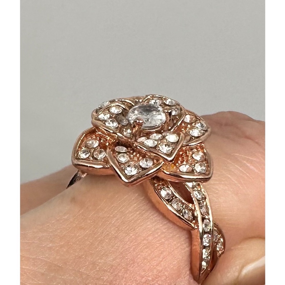 🆕 Rose Gold Rhinestone Ring - Picture 5 of 12